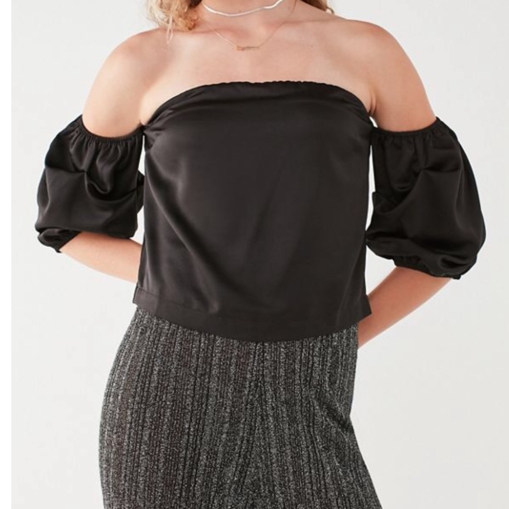 Urban Outfitters Off the Shoulders Satin Blouse NWT - Picture 3 of 7
